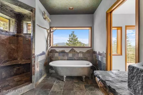 Bath - 5239 E Dodd Rd, Hayden, ID 83835 photo 3 of 7