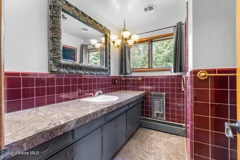 Bath - 5239 E Dodd Rd, Hayden, ID 83835 photo 5 of 7