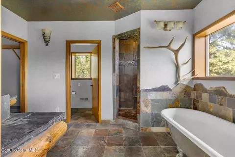 Bath - 5239 E Dodd Rd, Hayden, ID 83835 photo 2 of 7
