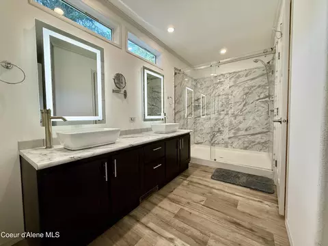 Bath - 606 Yellowstone Ave #25, Silverton, ID 83867 photo 2 of 6