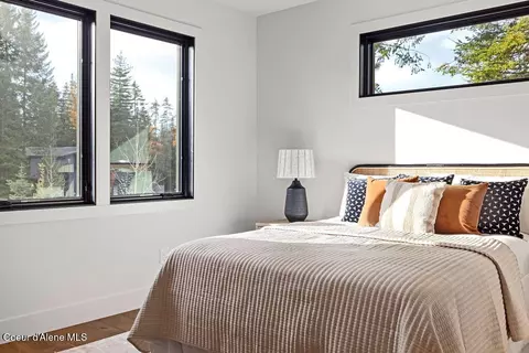 Bedroom - 3861 E Winray Dr, Hayden, ID 83835 photo 2 of 9