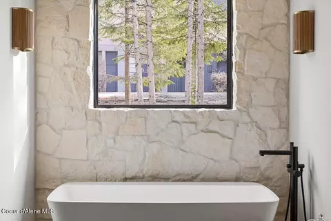 Bath - 3861 E Winray Dr, Hayden, ID 83835 photo 6 of 9