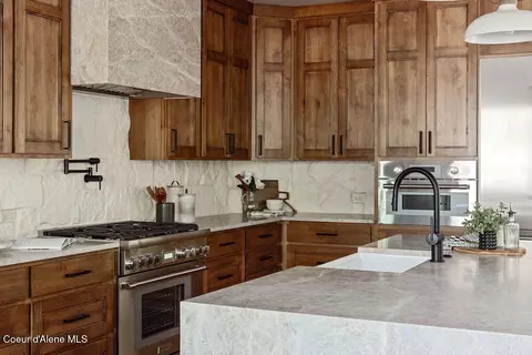 Kitchen - 3861 E Winray Dr, Hayden, ID 83835 photo 5 of 16