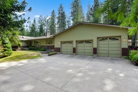 694 S Signal Point Rd, Post Falls, ID 83854