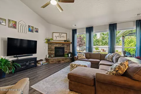 Living - 1985 N Viking Loop, Post Falls, ID 83854 photo 1 of 3
