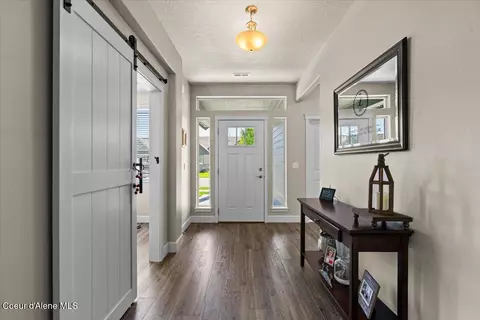 Entry Way - 1985 N Viking Loop, Post Falls, ID 83854 photo 2 of 2