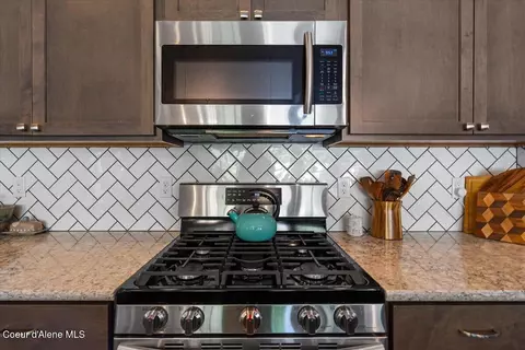 Kitchen - 1985 N Viking Loop, Post Falls, ID 83854 photo 4 of 5