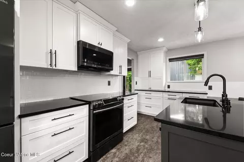 Kitchen - 502 W 14th Ave, Post Falls, ID 83854 photo 3 of 8