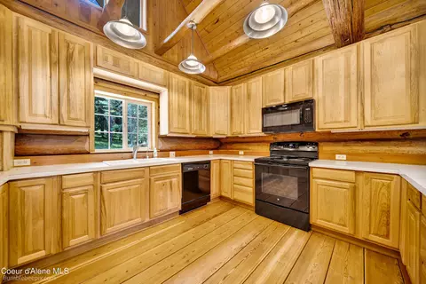 Kitchen - 4900 E Hudlow Rd, Hayden, ID 83835 photo 1 of 4