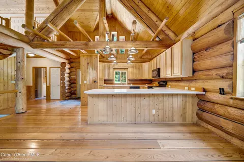 Kitchen - 4900 E Hudlow Rd, Hayden, ID 83835 photo 4 of 4
