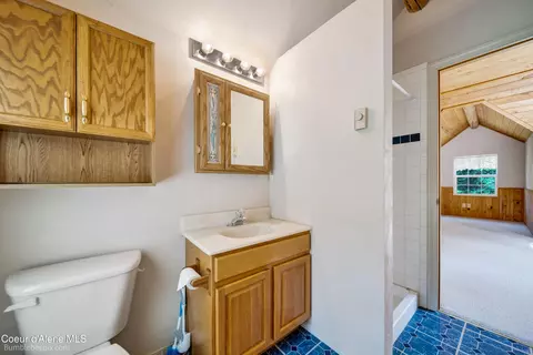 Bath - 4900 E Hudlow Rd, Hayden, ID 83835 photo 3 of 3