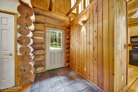 Entry Way - 4900 E Hudlow Rd, Hayden, ID 83835 photo 1 of 4