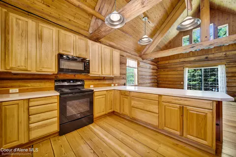 Kitchen - 4900 E Hudlow Rd, Hayden, ID 83835 photo 2 of 4