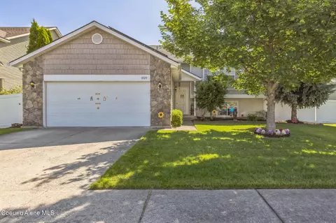 8520 N Salmonberry Loop, Hayden, ID 83835