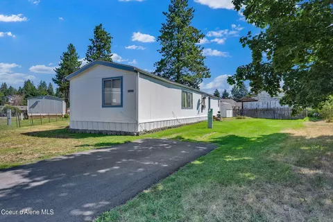 8270 W Meadowbrook Cir, Rathdrum, ID 83858