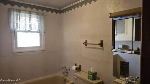 Bath - 405 W Mullan Ave, Kellogg, ID 83837 photo 1 of 2