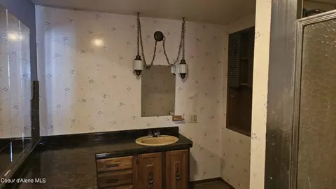 Bath - 405 W Mullan Ave, Kellogg, ID 83837 photo 2 of 2