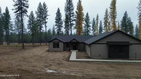 52 Wallace Ln, Blanchard, ID 83804