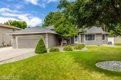 870 E Cloverleaf Dr, Hayden, ID 83835