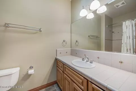 Bath - 1692 E Pebblestone Ct, Hayden, ID 83835 photo 8 of 8