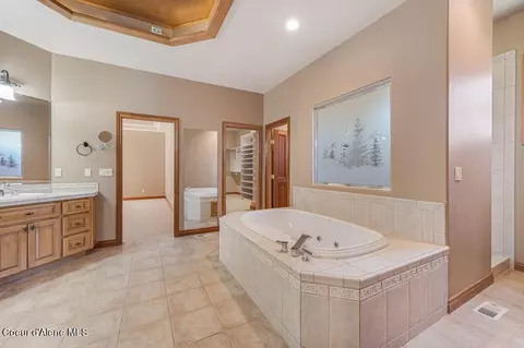 Bath - 1692 E Pebblestone Ct, Hayden, ID 83835 photo 2 of 8