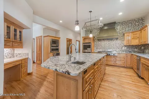 Kitchen - 1692 E Pebblestone Ct, Hayden, ID 83835 photo 2 of 4