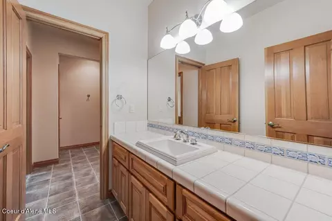 Bath - 1692 E Pebblestone Ct, Hayden, ID 83835 photo 6 of 8