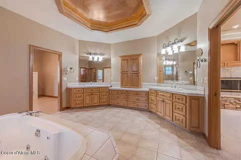 Bath - 1692 E Pebblestone Ct, Hayden, ID 83835 photo 3 of 8