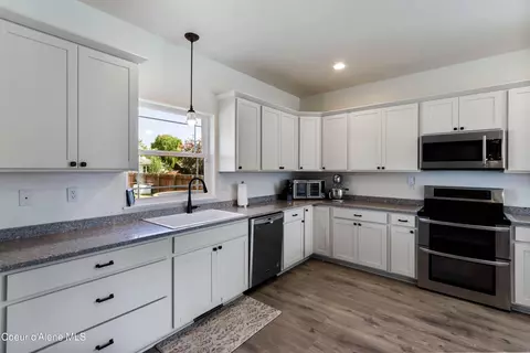 Kitchen - 215 Brittany Loop, Kootenai, ID 83840 photo 2 of 4