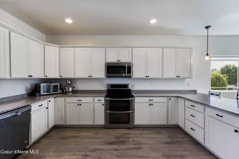 Kitchen - 215 Brittany Loop, Kootenai, ID 83840 photo 3 of 4