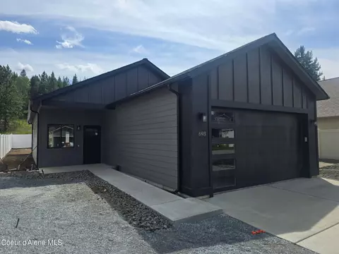 693 E Valley St, Oldtown, ID 83822
