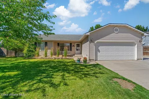 1405 W Tanager Ave, Hayden, ID 83835