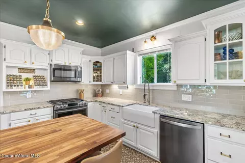 Kitchen - 118 W Mill Ave, Kellogg, ID 83837 photo 7 of 9