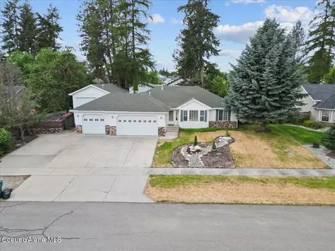 9301 N Drawbridge Ct, Hayden, ID 83835