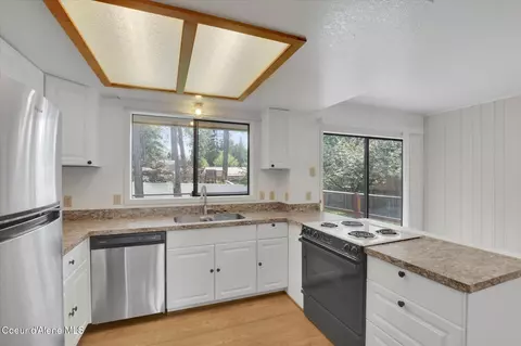 Kitchen - 3848 E 2nd Ave, Post Falls, ID 83854 photo 2 of 3