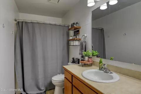 Bath - 1613 E Plaza Dr, Post Falls, ID 83854 photo 3 of 4