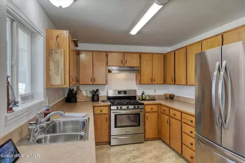 Kitchen - 1613 E Plaza Dr, Post Falls, ID 83854 photo 2 of 3