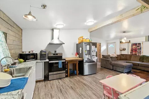 Kitchen - 36068 E Canyon Rd, Cataldo, ID 83810 photo 1 of 3