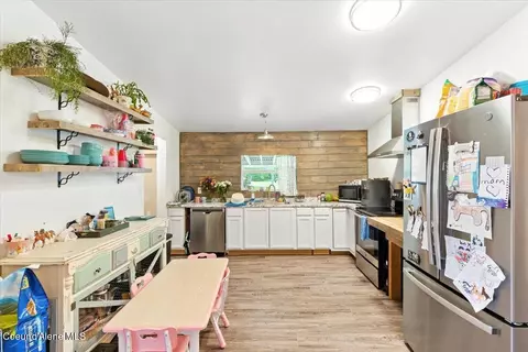 Kitchen - 36068 E Canyon Rd, Cataldo, ID 83810 photo 2 of 3