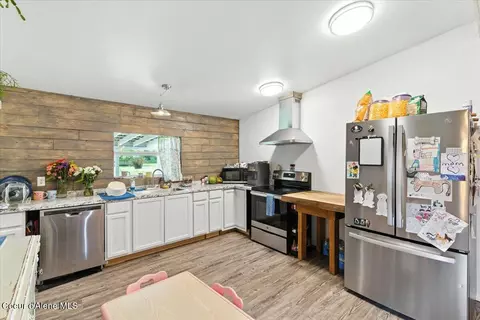Kitchen - 36068 E Canyon Rd, Cataldo, ID 83810 photo 3 of 3