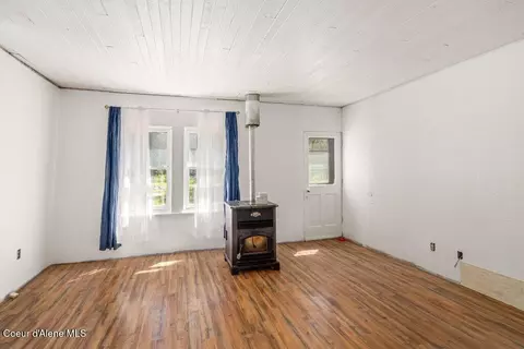 Living - 17320 E Perimeter Rd, Athol, ID 83801 photo 1 of 3