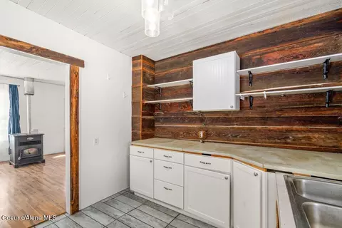 Kitchen - 17320 E Perimeter Rd, Athol, ID 83801 photo 2 of 3