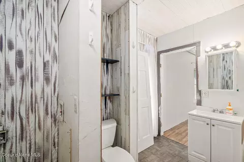 Bath - 17320 E Perimeter Rd, Athol, ID 83801 photo 2 of 2