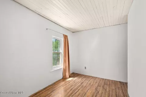 Bedroom - 17320 E Perimeter Rd, Athol, ID 83801 photo 1 of 2