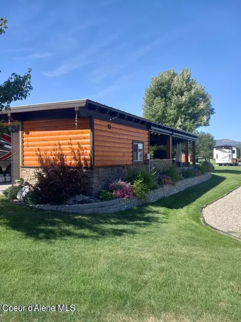 32 Bogie Ln, Blanchard, ID 83804
