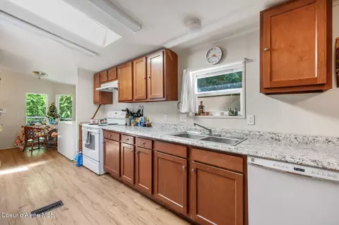 Kitchen - 96 Cedar Hl, Sagle, ID 83860 photo 2 of 3