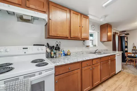 Kitchen - 96 Cedar Hl, Sagle, ID 83860 photo 1 of 3