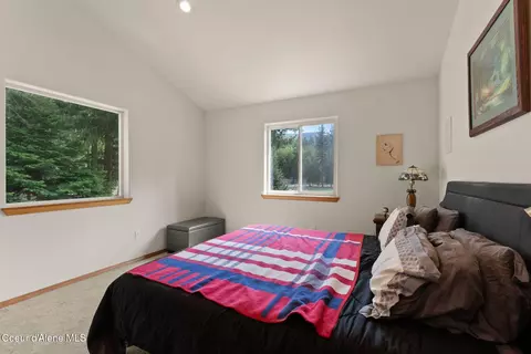 Bedroom - 850 Hoop Loop Rd, Priest River, ID 83856 photo 2 of 9