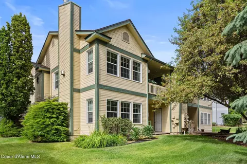 8267 N Village Dr #4, Hayden, ID 83835