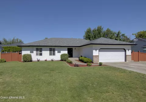 8611 N Maple St, Hayden, ID 83835